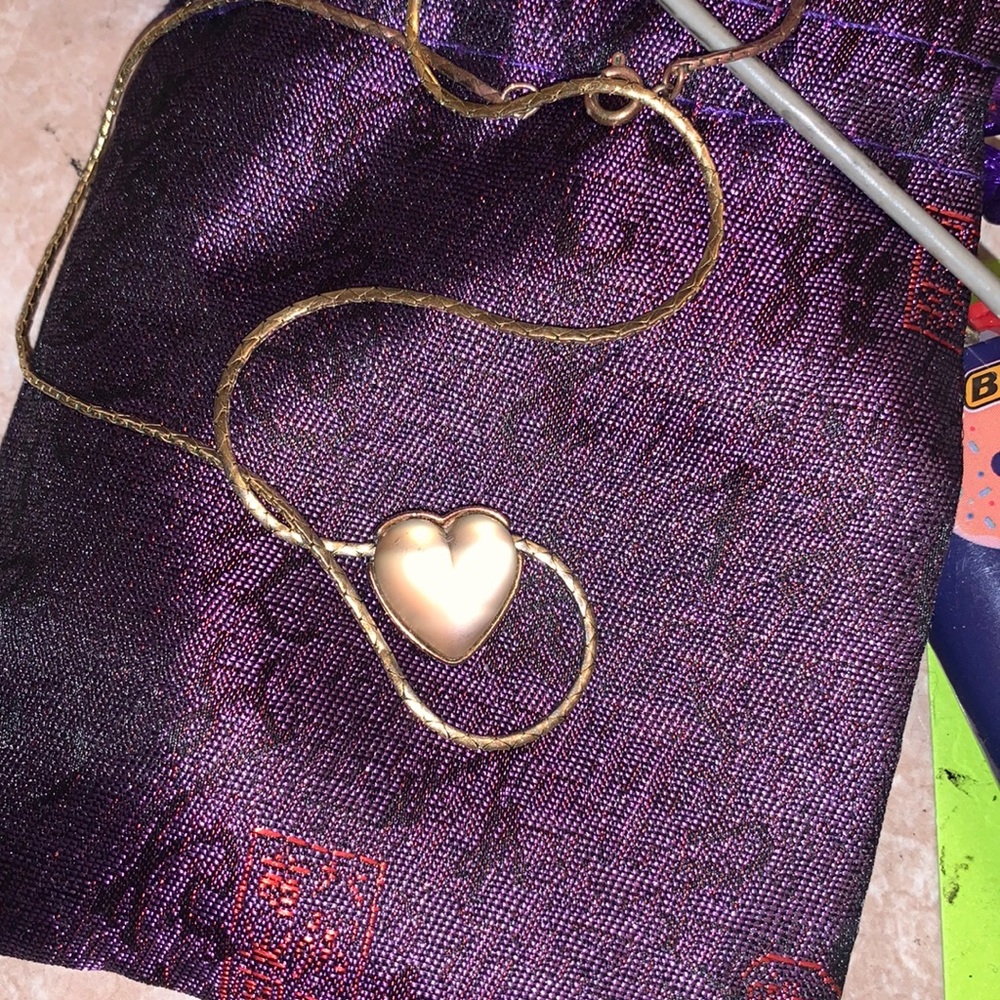 RARE TRIFARI Frosted translucent Blush Heart necklace